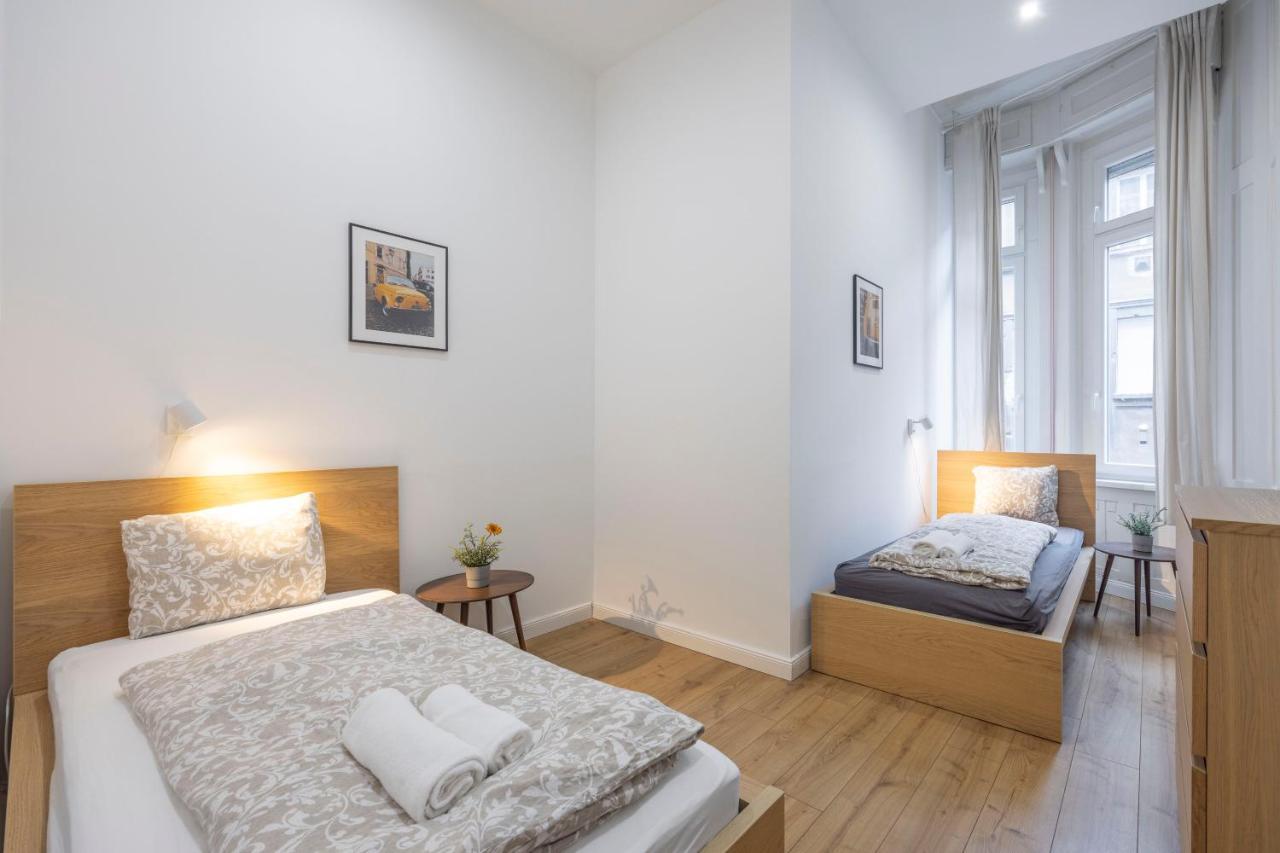 Central Grand Apartment With 5Bedrm 2Bathroom Budapest Exterior photo